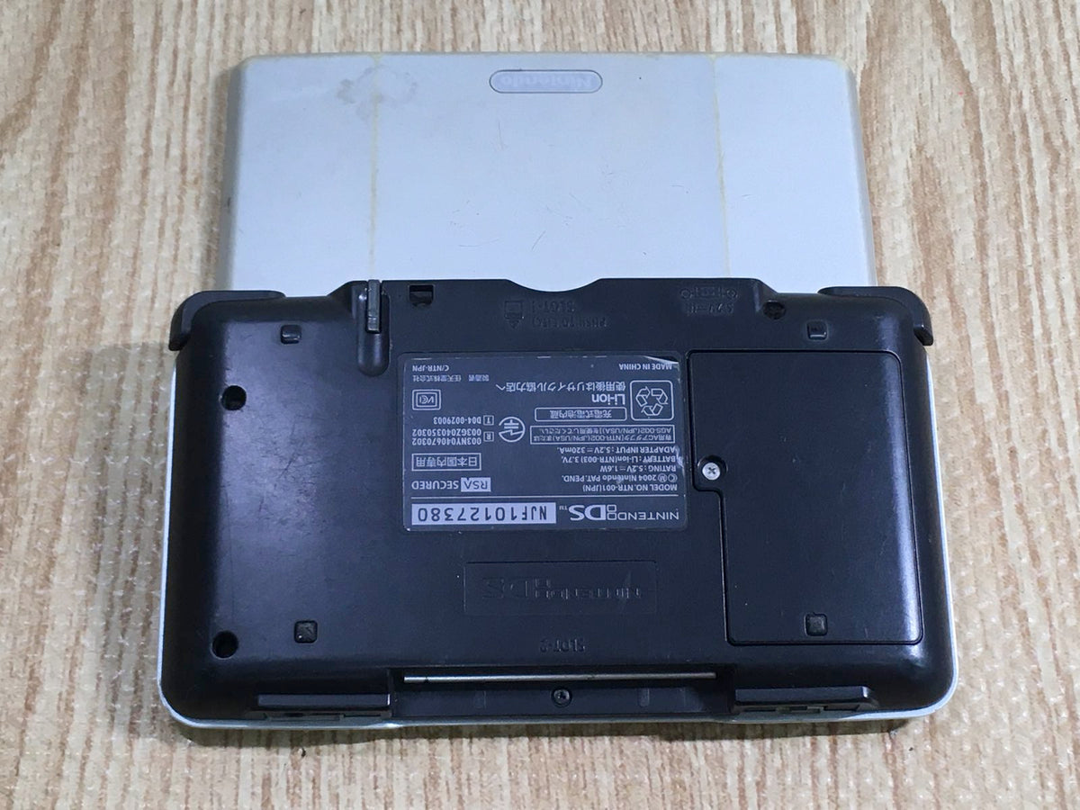 LG2461 Plz Read Item Condi Nintendo DS Platinum Silver