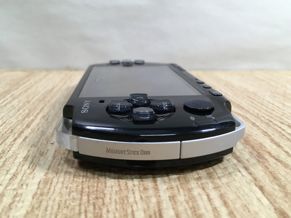 PSPとソフト11点。 ソニーの「PSP Go」には従来よりも高性能なCPUが搭載されている