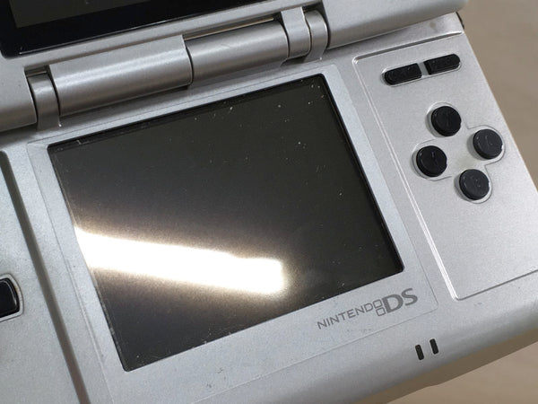 LG2654 Plz Read Item Condi Nintendo DS Platinum Silver