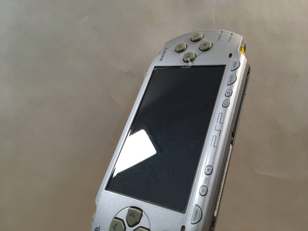 SONY　PSP本体/PSP-2000IS＆ソフト11本セット　動作良好　初期化済　アイスシルバー　ソフト「モンスターハンター」など　ソニー　現状渡し SONY PSP本体/PSP-2000IS＆ソフト11本セット 動作良好 初期化済 アイス